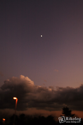 待つ間に東の空は瞬く間に月夜に変化（EOS 5D + TS-E 24mm）