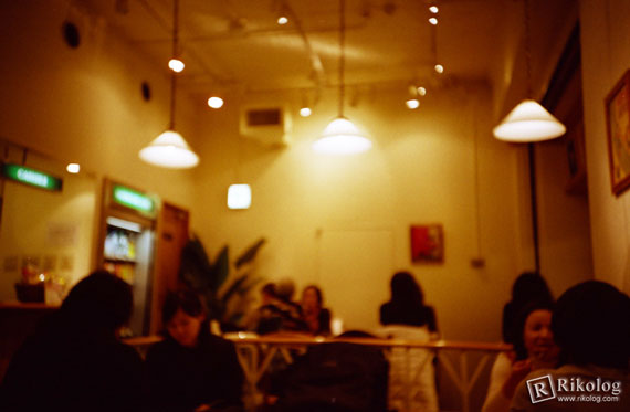 友達撮影。いいな、これ。笑(LOMO LC-A + AGFA VISTA 100)