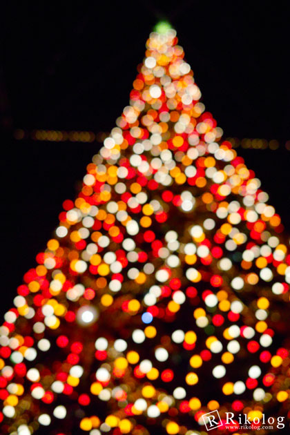 クリスマスツリーはいつ見ても素敵です。(SIGMA DP2)
