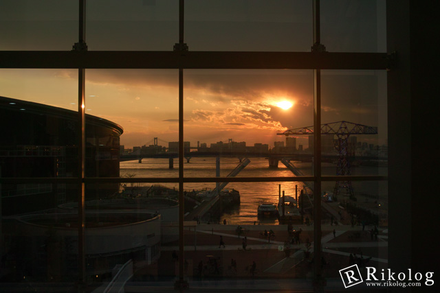 ノイズもいい味出します。夕焼けくらいまでは綺麗に撮れそうです。(SIGMA DP2)