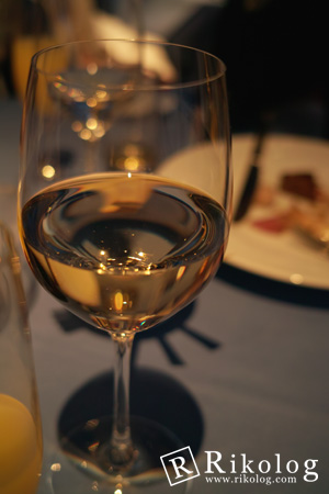 披露宴で飲むワインはなぜか美味しい。(SIGMA DP2)