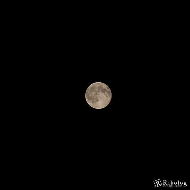 月夜。（the moon）(EOS 5D+EF100mm Macro)