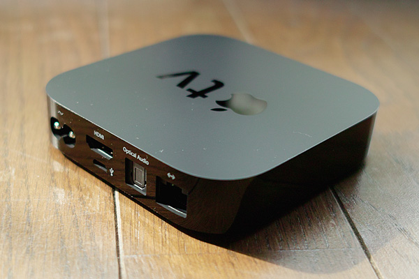 驚くほど小さいApple TV。